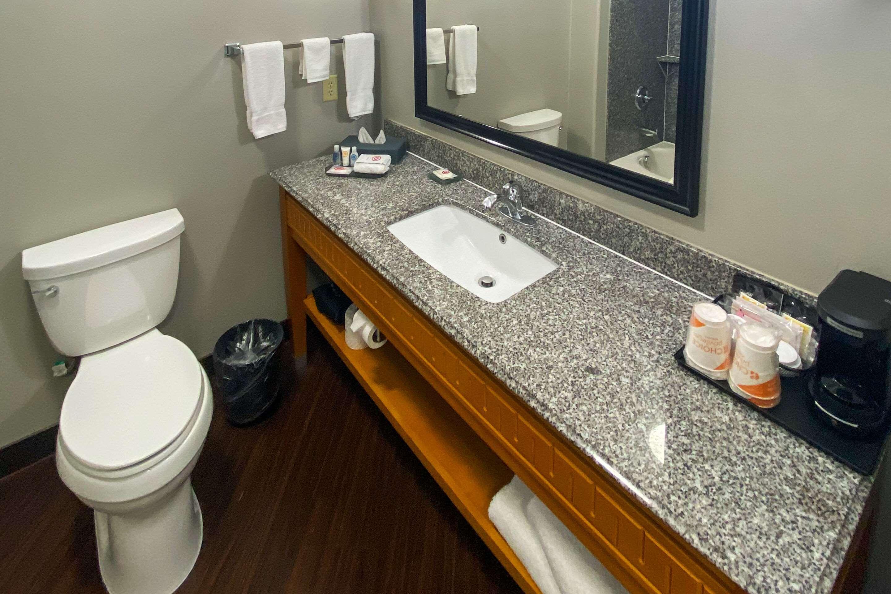 Comfort Inn & Suites Cleveland Extérieur photo